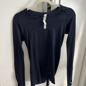 Lulu lemon navy long sleeve t shirt size 8.